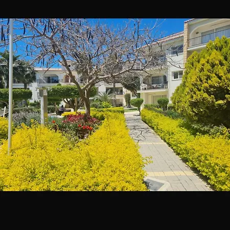 Sunrise Club Coastal Apt- Seaside & Pool Apartman